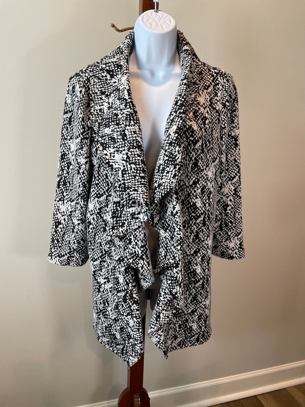 Calvin Klein Womens Black and White Snakeskin Lined Open Front Blazer Size 14